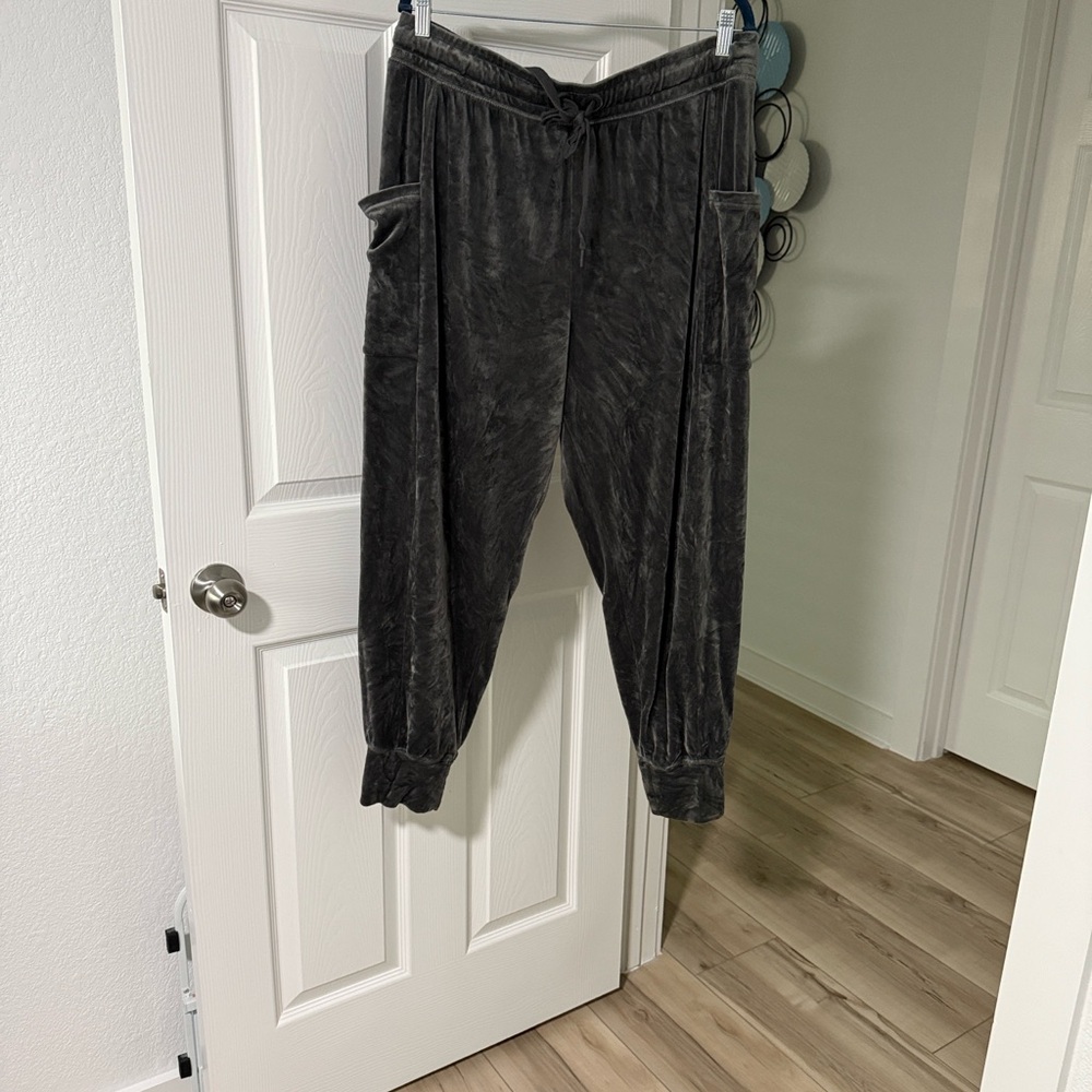 Offline Aerie Dark Gray Velour Jogger Pants and hooded crop sweater